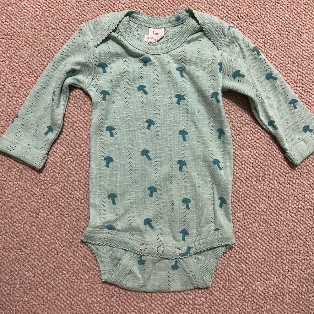 Kate Quinn Unisex Baby Long Sleeve Onesie with Mushrooms size 3-6 months
